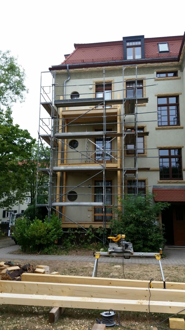 Villa Blankenburg in Stadt Wehlen, eingerüstet, neuer Dachstuhl im Bau