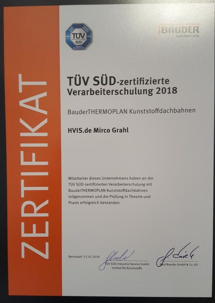Zertifikat über die TÜV-SÜD-zertifizierte Verarbeiterschulung 2018 für BauderTHERMOPLAN Kunststoffdachbahnen, ausgestellt für HVIS.de Mirco Grahl